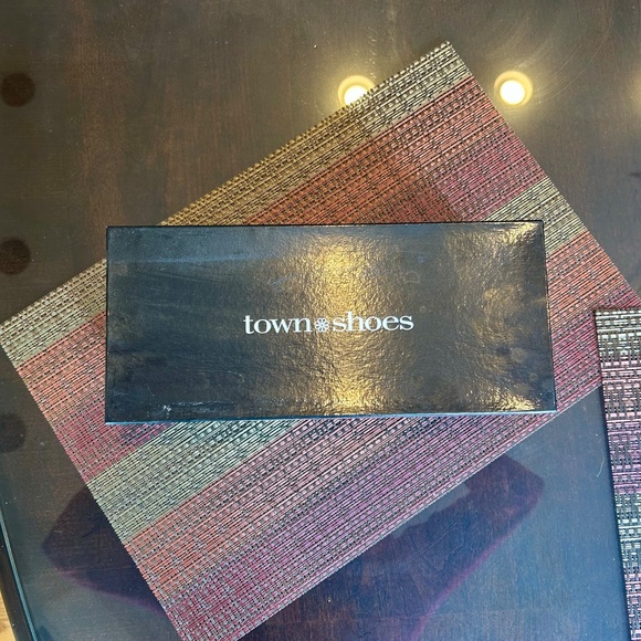 NIB Town Shoes Black “Alice” Ballet Flats with Gold Bar Detail Size 10 - Picture 8 of 9